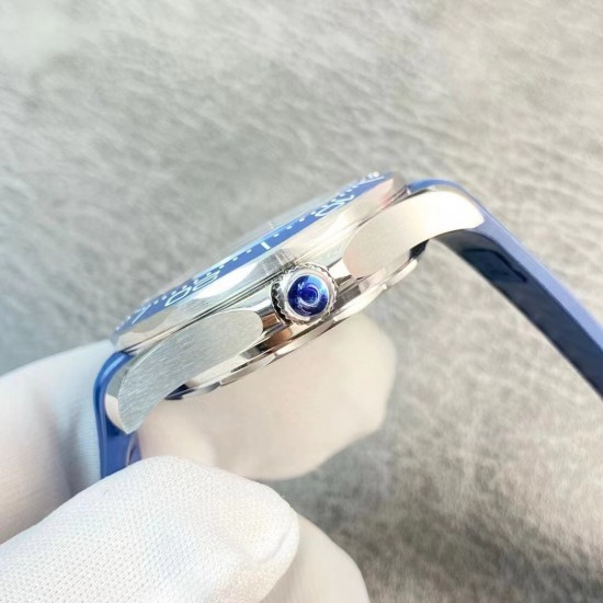 OMEGA 欧米茄 海马300m系列腕表！316精钢材质打造！专用8800机芯摆轮，42mm直径！超强双色夜光针！