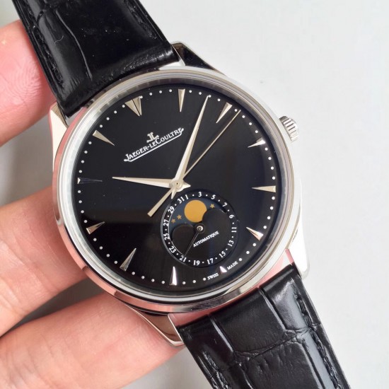 ZF【厚积“薄”发 年度大作】ZF新品,积家月相大师系列,表壳直径39mmX9.9mm与原装同步。六点钟的子盘拥有阳历阴历(月相)双期显示,月相一月转一圈,功能和正品一致。【技术突破】采用9015改积家自产Cal.925/1机芯,功能百分百同步原装自产机芯。走时稳定,素质坚挺。【细节突破】从侧面观察腕表盘面发现有微微的弧度,ZF为了达到这一效果,耗时费力多次调整模具,确保神韵和感觉能与原装相媲美。ZF积家月相大师,满足您对月相的一切美好情怀。 ZF【厚积“薄”发 年度大作】ZF新品,积家月相大师系列,表壳直径39mmX9.9mm与原装同步。六点钟的子盘拥有阳历阴历(月相)双期显示,月相一月转一圈,功能和正品一致。【技术突破】采用9015改积家自产Cal.925/1机芯,功能百分百同步原装自产机芯。走时稳定,素质坚挺。【细节突破】从侧面观察腕表盘面发现有微微的弧度,ZF为了达到这一效果,耗时费力多次调整模具,确保神韵和感觉能与原装相媲美。ZF积家月相大师,满足您对月相的一切美好情怀。
