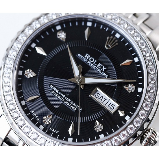 LS精品    劳力士Rolex[色][色]低调奢华[色]火爆开启上市，不显浮华的风格广受成功人士喜爱，逐渐深刻人心，并备受各界人士推重。工艺精湛，糅合尊贵、典雅和独特气质于一身，位列世界手表业之翘楚材料：316钢18k微纳米电镀金，直径41mm，进口820A机芯，28800每小时振荡次数，动力储备48小时，表带：316精钢表带，三度防水性能，返修率几乎为零，请君放心购