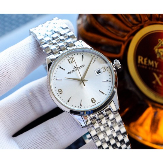 实物拍摄品牌:积家-Jaeger-LeCoultre 大师系列类型:男士腕表表壳:316精钢(做工上乘)表带:进口小牛皮/316精钢(两种可选)机芯:高级定制全自动机械机芯(走时稳定)材料:高级强化镀膜镜面尺寸:直径40mm,厚度11mm 实物拍摄品牌:积家-Jaeger-LeCoultre 大师系列类型:男士腕表表壳:316精钢(做工上乘)表带:进口小牛皮/316精钢(两种可选)机芯:高级定制全自动机械机芯(走时稳定)材料:高级强化镀膜镜面尺寸:直径40mm,厚度11mm