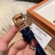 实拍 积家-Jaeger-LeCoultre DAZZLING RENDEZ- VOUS MOON约会系列月相珠宝腕表月之女神,是浪漫与柔美的象征,她掌管着大自然中的潮起潮落和季节更替,是艺术家与诗人们的灵感源泉,在温润莹亮的白色珍珠母贝映衬下,晶莹璀璨的钻石散发出夜空般的静谧之美,表圈镶嵌108颗钻石,组成两个环绕表壳的同心圆。由36颗以爪镶工艺镶嵌的钻石组成的外圈,为光芒闪耀的表圈营造出轻盈美妙的质感,尺寸36mm的精钢表壳搭配进口瑞士石英,采用蓝宝石水晶玻璃。 实拍 积家-Jaeger-LeCoultre DAZZLING RENDEZ- VOUS MOON约会系列月相珠宝腕表月之女神,是浪漫与柔美的象征,她掌管着大自然中的潮起潮落和季节更替,是艺术家与诗人们的灵感源泉,在温润莹亮的白色珍珠母贝映衬下,晶莹璀璨的钻石散发出夜空般的静谧之美,表圈镶嵌108颗钻石,组成两个环绕表壳的同心圆。由36颗以爪镶工艺镶嵌的钻石组成的外圈,为光芒闪耀的表圈营造出轻盈美妙的质感,尺寸36mm的精钢表壳搭配进口瑞士石英,采用蓝宝石水晶玻璃。