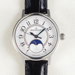 JL Factory最新力作 原版复刻 Jaeger-LeCoultre☘️积家Rendez-VousMoon月相腕表女神必备腕表，精钢/玫瑰金表壳，直径34mm，功能：日历．昼夜星晨，时分秒显示功能，功能与专柜一致，镶钻表圈，蓝宝石水晶表镜表背，银色玑镂表盘，精钢/玫瑰金指针，搭载925A/1自动上链机芯，动力存储40小时，防水50米。JL匠心之作 值得你品鉴！