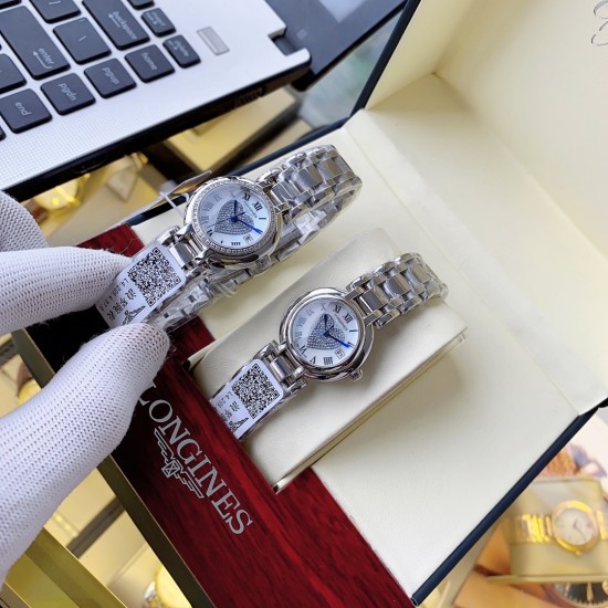 实物拍摄 浪琴-LONGINES[玫瑰][玫瑰][玫瑰]女神爆款 最美心月 采用进口石英机芯 独具一格的心形图案，高贵奢华，316精钢表壳  超强耐磨矿物质玻璃镜面  清秀女神必备[玫瑰][玫瑰][玫瑰]尺寸：直径29mm厚度10mm 请认准独家品质！