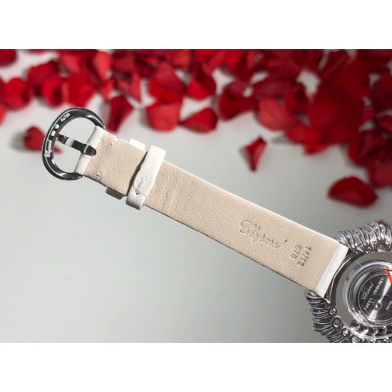 实拍 萧邦Happy Diamonds系列特别款 枫叶美丽并寓意着坚毅精神!即代表永恒爱情送给恋人,也代表对美好的回忆,可送给一路陪伴的朋友,还代表一种岁月的轮回。1比1超前做工同步首发!表面配置三块蓝宝石防刮玻璃,瑞士朗达机芯,尺寸:外径34mm内径14mm。表带14✖️12。 实拍 萧邦Happy Diamonds系列特别款 枫叶美丽并寓意着坚毅精神!即代表永恒爱情送给恋人,也代表对美好的回忆,可送给一路陪伴的朋友,还代表一种岁月的轮回。1比1超前做工同步首发!表面配置三块蓝宝石防刮玻璃,瑞士朗达机芯,尺寸:外径34mm内径14mm。表带14✖️12。