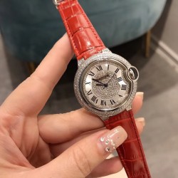 实拍爆款卡地亚蓝气球满钻系列双排四角钻✨超美人工镶嵌施华洛世奇水晶钻 字面全钻尽显高端品质 鳄鱼纹小牛皮搭配原装折叠扣 方便携带 瑞士石英机芯 百搭尺寸36mm(金玫白可选)适合各种高大上场合❗️