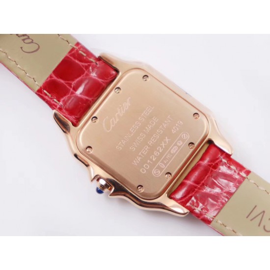 实拍 8848F Panthre de Cartier 卡地亚猎豹手表,华丽而不羁,是Panthre de Cartier猎豹所传达的美学风格。它线条流畅,魅惑动人,柔软服帖于腕间,宛若在肌肤上翩翩起舞。独特的造型彰显成熟优雅、自信动人的女性形象。表壳一体成型,搭配正品使用原装瑞士石英机芯,316L精钢壳套,镶嵌钻石 把头镶嵌一颗合成蓝色尖晶石,镀银表盘,剑形蓝钢指针,100%三度防水,尺寸:27 x 37毫米,22*30毫米,二个尺寸。每块表都有独立的机身编号。 实拍 8848F Panthre de Cartier 卡地亚猎豹手表,华丽而不羁,是Panthre de Cartier猎豹所传达的美学风格。它线条流畅,魅惑动人,柔软服帖于腕间,宛若在肌肤上翩翩起舞。独特的造型彰显成熟优雅、自信动人的女性形象。表壳一体成型,搭配正品使用原装瑞士石英机芯,316L精钢壳套,镶嵌钻石 把头镶嵌一颗合成蓝色尖晶石,镀银表盘,剑形蓝钢指针,100%三度防水,尺寸:27 x 37毫米,22*30毫米,二个尺寸。每块表都有独立的机身编号。