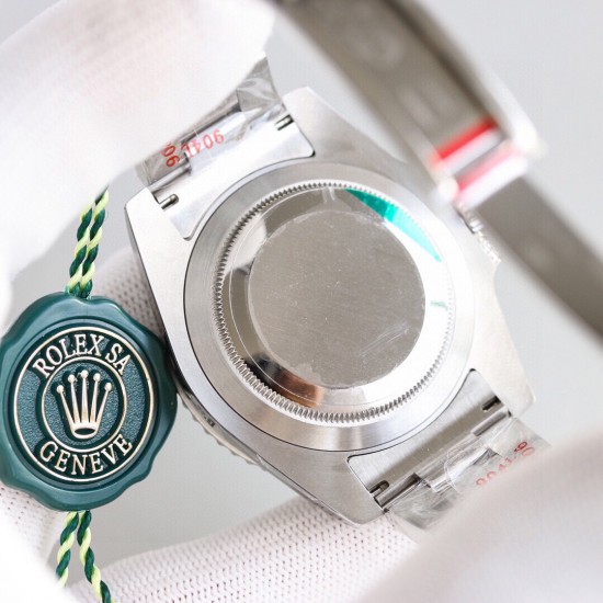 ROLEX 劳力士 顶级玩物 用劳力士最经典的潜航系列水鬼作为原型,经过圈口钻石的二次改装,精致动人!西铁城全自动机械机芯,超强夜光字面,尺寸40mm! ROLEX 劳力士 顶级玩物 用劳力士最经典的潜航系列水鬼作为原型,经过圈口钻石的二次改装,精致动人!西铁城全自动机械机芯,超强夜光字面,尺寸40mm!