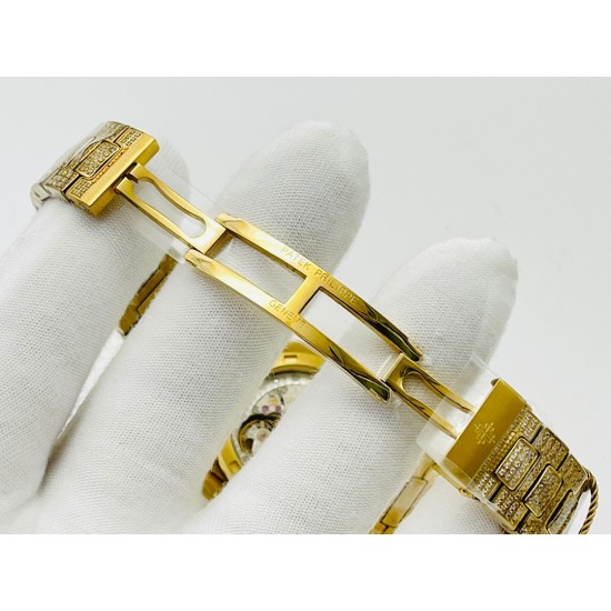 【PFF Factory匠心力作 欢迎品鉴】百达翡丽PATEK PHILIPPE优雅运动系列5711/1A鹦鹉螺,钢表之王,全网最佳解毒方案!细节方面: 1⃣️直径40毫米!2⃣️搭配定制版机改Cal.324自动机芯。 3⃣️316L定制级人体工程学表带! 4⃣️钢带圈口珠是钻石型的,与正品相结合。 PFF Factory匠心独运 精品之作 佩戴5711/1A既彰显青春活力,又由内而外散发出一股浓浓的沉稳气息,是一款当之无愧的“钢表之王”欢迎您的品鉴! 【PFF Factory匠心力作 欢迎品鉴】百达翡丽PATEK PHILIPPE优雅运动系列5711/1A鹦鹉螺,钢表之王,全网最佳解毒方案!细节方面: 1⃣️直径40毫米!2⃣️搭配定制版机改Cal.324自动机芯。 3⃣️316L定制级人体工程学表带! 4⃣️钢带圈口珠是钻石型的,与正品相结合。 PFF Factory匠心独运 精品之作 佩戴5711/1A既彰显青春活力,又由内而外散发出一股浓浓的沉稳气息,是一款当之无愧的“钢表之王”欢迎您的品鉴!