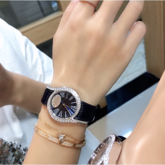 实拍 深海蓝 伯爵 全新Piaget Lime light系列腕表,以其独特的造型,引领着时尚界的风潮,更是邀请到国际巨星巩俐倾情代言,必将成为伯爵品牌全新的识别69式印,瑞士石英32mm 白金电镀 认准独家实拍细节品质! 实拍 深海蓝 伯爵 全新Piaget Lime light系列腕表,以其独特的造型,引领着时尚界的风潮,更是邀请到国际巨星巩俐倾情代言,必将成为伯爵品牌全新的识别69式印,瑞士石英32mm 白金电镀 认准独家实拍细节品质!