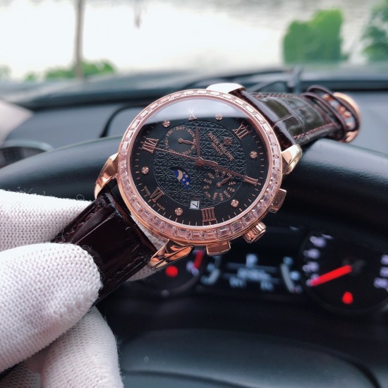 百达翡丽 Patek Philippe 搭配进口9100多功能机芯(0返修)功能(24小时,星期,星辰,月份)进口316精钢!搭配意大利进口小牛皮!原装折叠扣!尺寸42mm。耐磨防刮蓝宝石玻璃!超强防水50米!简约而不简单!你永远无法拥有一块百达翡丽,你只是在替你的后代保管他. ( 慎重承诺 : 产品实物光泽手感更佳精湛 字盘刻度栩栩如生 壳套工艺都是宗师级别轻身检验 加上新时代机器高技锻造 上手震撼尊贵非凡。你值得拥有! 三杰精致推荐男士多功能机械腕表 SJ为你精心挑选超真实实物图拍摄 百达翡丽 Patek Philippe 搭配进口9100多功能机芯(0返修)功能(24小时,星期,星辰,月份)进口316精钢!搭配意大利进口小牛皮!原装折叠扣!尺寸42mm。耐磨防刮蓝宝石玻璃!超强防水50米!简约而不简单!你永远无法拥有一块百达翡丽,你只是在替你的后代保管他. ( 慎重承诺 : 产品实物光泽手感更佳精湛 字盘刻度栩栩如生 壳套工艺都是宗师级别轻身检验 加上新时代机器高技锻造 上手震撼尊贵非凡。你值得拥有! 三杰精致推荐男士多功能机械腕表 SJ为你精心挑选超真实实物图拍摄