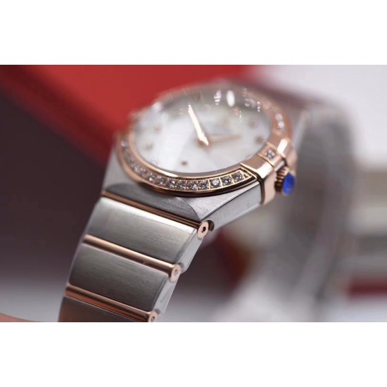 欧米茄 OMEGA 星座系列,27mm 石英腕表 ,表壳把管采用内六角旋入式把管,壳的耳位经过线切割慢走丝加工而出,通透十足,细节讲究! 欧米茄 OMEGA 星座系列,27mm 石英腕表 ,表壳把管采用内六角旋入式把管,壳的耳位经过线切割慢走丝加工而出,通透十足,细节讲究!