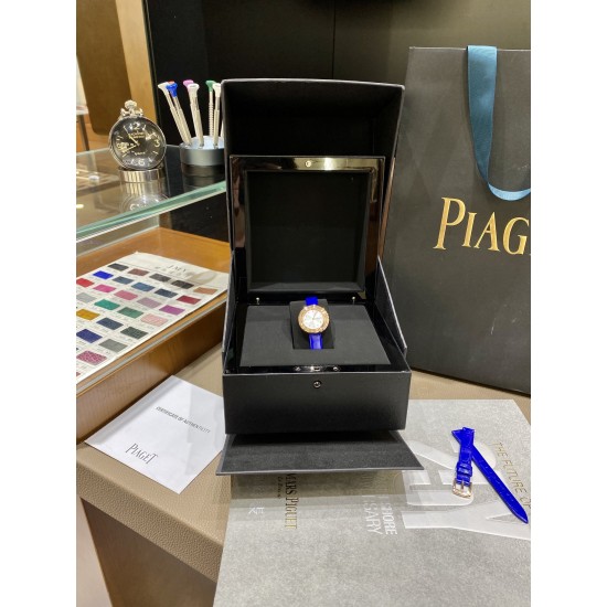 全网女生听我的!买它…❤️。 伯爵“时来运转”顶级奢侈品入门款精致的 29mm尺寸大小!第一眼看到它的时候我一眼就中,首先是外观设计足够百搭,➕上外层一圈可来回转动 很有寓意、一起“转动,遇见非凡”。上手很秀气,彩色鳄鱼皮可轻松拆卸 看上去就高端,机芯采用瑞士进口石英机芯,螺旋式表圈316L精钢打磨抛光 表面光亮如镜、表盘内圈钻石刻度 11颗⭕️圆形美钻(约0.07克拉)外圈一颗圆形美钻(约0.05克拉) 全网女生听我的!买它…❤️。 伯爵“时来运转”顶级奢侈品入门款精致的 29mm尺寸大小!第一眼看到它的时候我一眼就中,首先是外观设计足够百搭,➕上外层一圈可来回转动 很有寓意、一起“转动,遇见非凡”。上手很秀气,彩色鳄鱼皮可轻松拆卸 看上去就高端,机芯采用瑞士进口石英机芯,螺旋式表圈316L精钢打磨抛光 表面光亮如镜、表盘内圈钻石刻度 11颗⭕️圆形美钻(约0.07克拉)外圈一颗圆形美钻(约0.05克拉)