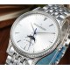 Jaeger-leCoultre Master Ultra Thin Moon积家超薄月相大师系列42mm腕表,简洁的线条设计,赏心悦目的表盘。 显示令表盘尽显活力,6位24小时指针宛如一幕和谐美妙的腕上芭蕾。透过玻璃底盖,机芯运行一目了然。这款厚度仅5.8毫米的超薄机芯向世人证实,超凡的技艺和极尽复杂的功能可以在狭小的空间内完美展现。顶级出品 精品不断 Jaeger-leCoultre Master Ultra Thin Moon积家超薄月相大师系列42mm腕表,简洁的线条设计,赏心悦目的表盘。 显示令表盘尽显活力,6位24小时指针宛如一幕和谐美妙的腕上芭蕾。透过玻璃底盖,机芯运行一目了然。这款厚度仅5.8毫米的超薄机芯向世人证实,超凡的技艺和极尽复杂的功能可以在狭小的空间内完美展现。顶级出品 精品不断