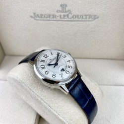 JAEGER-LECOULTRE积家女款RENDEZ-VOUS约会系列。尺寸：29mm搭载日本进口全自动机械机芯  正品版本机芯主版  功能：日夜星晨、时分秒显示功能 ，展现出昼的灿烂与夜的浪漫(刚刚的相遇，[玫瑰]刚刚的缘分，[爱心]刚刚的时间，愿幸福快乐与您相伴)