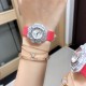 实拍 七夕好礼 PIAGET伯爵 Limelight非凡珍品腕表系列 表壳直径为33mm ,电镀白金,瑞士朗达石英机芯 。手表表壳由花瓣造型上镶嵌112颗特制切割方形钻石于表圈 彰显奢华 蓝宝石水晶镜面 搭配绸缎丝绢皮。这不仅是一款非凡的腕表,更堪称一件珠宝工艺杰作,完美结合创意 打破常规的切割,彰显着珠宝腕表的优雅魅力 实拍 七夕好礼 PIAGET伯爵 Limelight非凡珍品腕表系列 表壳直径为33mm ,电镀白金,瑞士朗达石英机芯 。手表表壳由花瓣造型上镶嵌112颗特制切割方形钻石于表圈 彰显奢华 蓝宝石水晶镜面 搭配绸缎丝绢皮。这不仅是一款非凡的腕表,更堪称一件珠宝工艺杰作,完美结合创意 打破常规的切割,彰显着珠宝腕表的优雅魅力