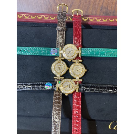 鳄鱼皮新品发布 奢华版满天星镶钻表盘卡地亚小旋风must de小金表vintage中古断货王，性价比高闭眼入。神仙颜值美绝trinity，小孩子才做选择，成年人都是all in![色]表径24mm，超薄厚度5.8mm，搭载瑞士石英机芯，罗马刻度奶油盘，简洁大两针，后镶天然美钻搭配鳄鱼皮表带更奢华超级闪。可仙可盐可甜，精致优雅上手绝美。时尚是一个经典的轮回～说不定今年的复古风，你就是走得最驾轻就熟的一个。推荐指数：⭐⭐⭐⭐⭐