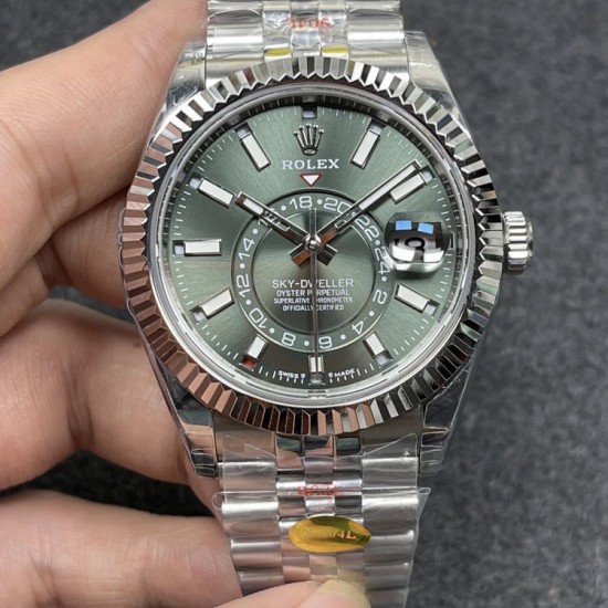 新配色 ROLEX 劳力士 纵航者型Sky-Dweller原装尺寸腹刻抄写 表耳钢印俱全 参数:搭载JP改9001机芯 振频:21800每小时 尺寸:42mm,夜光:超强冰蓝夜光! 新配色 ROLEX 劳力士 纵航者型Sky-Dweller原装尺寸腹刻抄写 表耳钢印俱全 参数:搭载JP改9001机芯 振频:21800每小时 尺寸:42mm,夜光:超强冰蓝夜光!