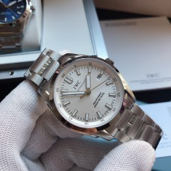 IWC 万国 R42 海洋时计公园系列腕表，采用IWC潜水系统，同样适合用于陆地探险。海洋时计色彩雅致，外形霸气，同样适合日常佩戴。尺寸的42mm，实力复刻，装载进口机芯，自动机械，(零返修）蓝宝石镜面，904L精钢材质，淬火钢针锋芒所向。超强夜光 三杰精致推荐男士机械腕表 SJ为你精心打造超真实实物图拍摄