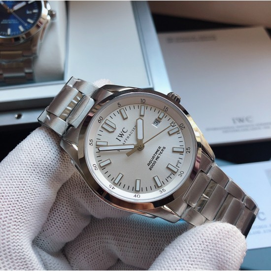IWC 万国 R42 海洋时计公园系列腕表,采用IWC潜水系统,同样适合用于陆地探险。海洋时计色彩雅致,外形霸气,同样适合日常佩戴。尺寸的42mm,实力复刻,装载进口机芯,自动机械,(零返修)蓝宝石镜面,904L精钢材质,淬火钢针锋芒所向。超强夜光 三杰精致推荐男士机械腕表 SJ为你精心打造超真实实物图拍摄 IWC 万国 R42 海洋时计公园系列腕表,采用IWC潜水系统,同样适合用于陆地探险。海洋时计色彩雅致,外形霸气,同样适合日常佩戴。尺寸的42mm,实力复刻,装载进口机芯,自动机械,(零返修)蓝宝石镜面,904L精钢材质,淬火钢针锋芒所向。超强夜光 三杰精致推荐男士机械腕表 SJ为你精心打造超真实实物图拍摄