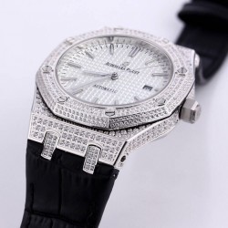 SF 爱彼 Audemars Piguet  皇家橡树系列 ️钻石壳 皮带款 搭载316L不锈精钢表壳 实心厚重钢带精选进口奥地利水钻 光彩闪耀 采用进口亚洲3120机芯 精准计时 耗时13个月 钻石精致手表 尺寸41.5x12mm 重量110g SF Factory 三杰精致推荐男士机械腕表 SJ为你精心打造超真实实物图拍摄