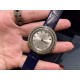 实拍 伯爵-PIAGET 女士腕表 瑞士石英机芯 316L精钢表壳 真牛皮表带 尺寸34*8mm 蓝宝石玻璃镜面 简约的设计,大胆而多彩的配色,以及旋转表圈是伯爵品牌 Possession腕表的特质所在。通过品牌制表师们天马星空的创意,将各个亮色的表带与贵金属、钻石、精钢材质相融,通过圆形盘面的演绎,令全新的 Possession腕表越发闪耀夺目,给人眼前一亮之感。 实拍 伯爵-PIAGET 女士腕表 瑞士石英机芯 316L精钢表壳 真牛皮表带 尺寸34*8mm 蓝宝石玻璃镜面 简约的设计,大胆而多彩的配色,以及旋转表圈是伯爵品牌 Possession腕表的特质所在。通过品牌制表师们天马星空的创意,将各个亮色的表带与贵金属、钻石、精钢材质相融,通过圆形盘面的演绎,令全新的 Possession腕表越发闪耀夺目,给人眼前一亮之感。
