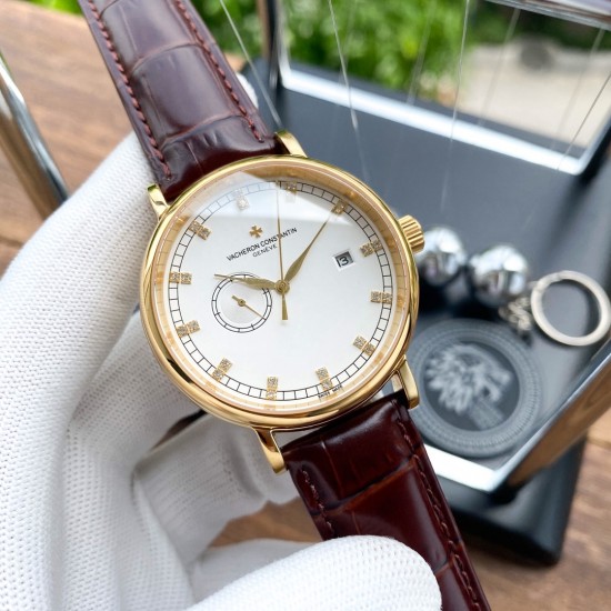 实物拍摄品牌：江诗丹顿 -Vacheron Constantin  类型：[酷]男士腕表表壳：316精钢（做工优质）表带：进口真牛皮/原装针扣机芯：进口西铁城8215全自动机械机芯（走时稳定）玻璃：高级强化镀膜镜面尺寸：直径40mm，厚度12.5mm