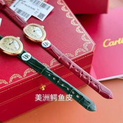 DR Factory 卡地亚Baignoire浴缸系列腕表，女神值得推荐的一款腕表！1⃣️典雅欧风浴缸形状，完美演绎卡地亚的经典美学，涌现腕表设计的焕新力量！2⃣️卡家又一经典之作浴缸系列。实物拿到手的时候大吃一惊，颜值高 ！椭圆外型的感觉正是典雅欧风浴缸形状，这也太好看了吧！3⃣️Baignoire浴缸系列腕表，石英机芯。4⃣️镶嵌一颗凸圆形蓝石。5⃣️镀银表盘，剑形蓝钢指针，蓝宝石水晶镜面。灰褐色鳄鱼皮表带。6⃣️表壳尺寸：32x26毫米，厚度：8毫米