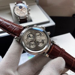 万国 IWC b1 达文西系列活动型表耳，算的上是品牌系列最具魅力的设计之一表盘有众多显示功能12时位置设有月相小表盘3时位置设有日期显示盘9时位置设有星期显示盘6时位置设有月份显示盘腕表可提供68小时动力存储称得上“大型表耳”的它，三杰 本身观赏性十足。与圆润的表壳相互映衬，肌肉感十足 SJ 为你精心挑选精品男士机械腕表拍摄 超真实实物图拍摄