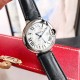 卡地亚 「 Cartier 」原装1:1复刻 、凸面弧形表壳,扭索雕纹表盘,剑形指针,在卡地亚制表世界中,Ballon Bleu 蓝气球腕表以风格细腻,格调高雅著称。 卡地亚 「 Cartier 」原装1:1复刻 、凸面弧形表壳,扭索雕纹表盘,剑形指针,在卡地亚制表世界中,Ballon Bleu 蓝气球腕表以风格细腻,格调高雅著称。