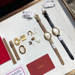 高清看一下每个配件的细节！看得见品质！卡地亚浴缸系列卡家又一经典之作浴缸系列。实物拿到手的时候大吃一惊，颜值高 ！椭圆外型的感觉正是典雅欧风浴缸形状，这也太好看了吧！相比蓝气球段位要高出不少一会儿观摩下公价便知主要是因为通体包真金……Baignoire浴缸系列腕表，小号表款，石英机芯。精钢包18K黄金表壳。包18K黄金圆珠形表冠，镶嵌一颗凸圆形蓝宝石。镀银表盘，剑形蓝钢指针，蓝宝石水晶镜面。灰褐色鳄鱼皮表带，包18K黄金针扣式表扣。表壳尺寸：32x26毫米厚度：8毫米防水深度3巴（约30米）生活防水