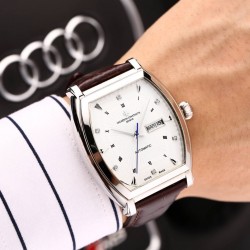 实物拍摄品牌：江诗丹顿 -Vacheron Constantin 酒桶型类型：[酷]男士腕表表壳：316精钢（做工优质）表带：进口小牛皮/316精钢（两种可选）机芯：原装进口8215全自动机械机芯（走时稳定）玻璃：高级强化镀膜镜面尺寸：直径41.5*43mm，厚度13mm