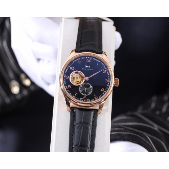 品牌：万国 IWC表带：真牛皮/316L精钢表带机芯：全自动机械机芯材料：矿物质超强镜面尺寸：直径41mm厚12mm！