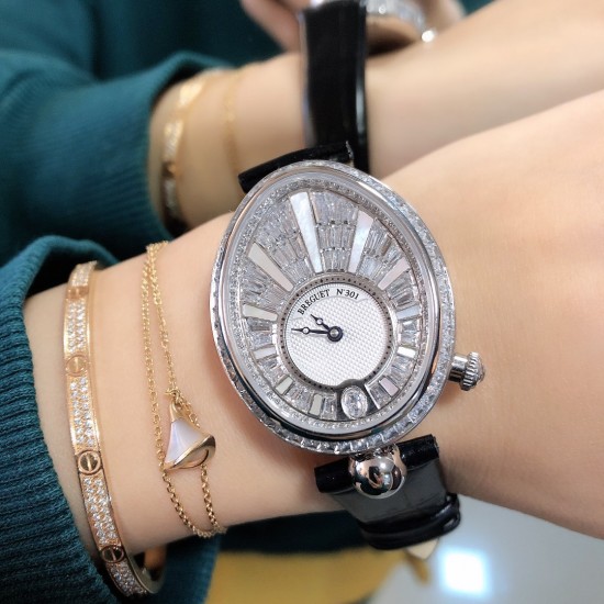 实拍 Breguet 宝玑 最新系列 满天星T钻 经典的蓝钢宝玑指针 机芯是进口自动上链机 我们一直正品完美复刻 那不勒斯皇后款 绝对的女神气质名媛款 最重要的是百搭得来不失少女心 必入款❗带上一秒变女神,各种派对,晚会,聚会,约会,发布会,让你BlingBling 实拍 Breguet 宝玑 最新系列 满天星T钻 经典的蓝钢宝玑指针 机芯是进口自动上链机 我们一直正品完美复刻 那不勒斯皇后款 绝对的女神气质名媛款 最重要的是百搭得来不失少女心 必入款❗带上一秒变女神,各种派对,晚会,聚会,约会,发布会,让你BlingBling