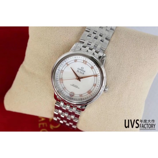 实拍 UVS正品开模!欧米茄碟飞系列424.10.33.20.55.002 装海欧2892机芯,与原装2500机芯是一致的,包括了把中位的高低,调历与跳历的方向,2500的调历是往下转动日历由右向左跳动的。表壳的4条修边线,需粗磨走cnc再细磨,不是老师傅是没法磨出如此线条,和镜面般的效果的。底盖的时间之神.克洛诺斯.浮雕,是最考功夫的,底盖经过11次改模,只为追求那一份完美,耗时13个月,终于做到了原版一致的图案,精致栩栩如生。尺寸32.7mm。 实拍 UVS正品开模!欧米茄碟飞系列424.10.33.20.55.002 装海欧2892机芯,与原装2500机芯是一致的,包括了把中位的高低,调历与跳历的方向,2500的调历是往下转动日历由右向左跳动的。表壳的4条修边线,需粗磨走cnc再细磨,不是老师傅是没法磨出如此线条,和镜面般的效果的。底盖的时间之神.克洛诺斯.浮雕,是最考功夫的,底盖经过11次改模,只为追求那一份完美,耗时13个月,终于做到了原版一致的图案,精致栩栩如生。尺寸32.7mm。