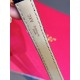 卡地亚-美国坦克-Cartier Tank Amricaine腕表,小号表款,三码合一。采用蓝宝水石晶镜面,瑞士石英机芯。原版开模,精钢表壳,八角形表冠,镶嵌一颗合成蓝色尖晶石,镀银表盘,剑形蓝钢指针,搭配原装光面折叠表扣,采用进口多色小牛皮。腕大表器优雅,深行受家青睐。表壳尺寸:34.80 x 19.00毫米。 卡地亚-美国坦克-Cartier Tank Amricaine腕表,小号表款,三码合一。采用蓝宝水石晶镜面,瑞士石英机芯。原版开模,精钢表壳,八角形表冠,镶嵌一颗合成蓝色尖晶石,镀银表盘,剑形蓝钢指针,搭配原装光面折叠表扣,采用进口多色小牛皮。腕大表器优雅,深行受家青睐。表壳尺寸:34.80 x 19.00毫米。