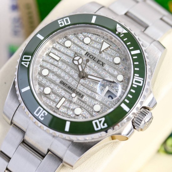新款 首推 ROLEX 精品最热门的劳力士潜水表 全新款升级版 高档次字面 表带表扣细节 更加漂亮,抛光表扣 316L精钢表壳,尺寸:40mm*12mm,蓝宝石镜面,超强夜光,装置全新进口机械机芯 ,做工一流、完美出品、独家高端品质,商务休闲必备 出货实拍! 新款 首推 ROLEX 精品最热门的劳力士潜水表 全新款升级版 高档次字面 表带表扣细节 更加漂亮,抛光表扣 316L精钢表壳,尺寸:40mm*12mm,蓝宝石镜面,超强夜光,装置全新进口机械机芯 ,做工一流、完美出品、独家高端品质,商务休闲必备 出货实拍!