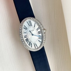 Baignoire de Cartier / oval shape / silver with diamonds Width 28mm . length 39mm  卡地亚创新与复古撞击的审美 / Baignoire腕表卡地亚浴缸系列，法式优雅的椭圆形设计搭配柔软绢丝表带，便捷式折叠表扣，略微弯曲的表壳完美贴合手腕曲线，配载瑞士石英机芯，淬火钢蓝剑形指针，耐磨损镜面，宽度28mm ，长度39mm