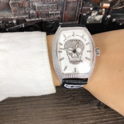 法兰克 穆勒Franck Muller 全新满天星系列⚓️搭载进口日本西铁城机械机芯⚙️意大利双面小牛皮原装针扣酒桶形拱桥状精钢表壳⚫️手工全镶嵌施华洛水晶钻 高贵霸气尺寸43*55mm高尚的艺术 精湛的工艺 一经发布 无不轰动