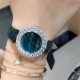 实拍 萧邦新款不断 重点推荐 重磅来袭 LHEUR DU DIAMANT珠宝镶系列，全套精钢镂空打造，光滑精致无暇，采用最新手法三爪镶石工艺，与原装正品一致，尺寸及细节完美至无可挑剔，整表美轮美奂由你任意搭配出行或各种宴会派对，该款专用进口机械机芯，整机保持原状态无改动，稳定性众所周知！表扣饱满不显臃肿，七颗钻石及整个表扣呈现的弧度与镂空的鸟巢壳身完美绝配，搭配之对应效果令你无可挑剔，表带制作精良，狠下本钱采用进口高光牛皮 一点也不逊于市场的一般鳄鱼皮。