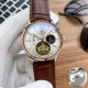 实物拍摄品牌：江诗丹顿 -Vacheron Constantin类型：[酷]男士腕表表壳：316精钢（做工优质）表带：进口真牛皮/316精钢（两种可选）机芯：高级定制全自动机械机芯（走时稳定）玻璃：高级强化镀膜镜面尺寸：直径41mm，厚度12.5mm