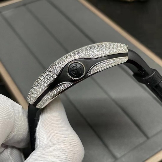FM 法兰克穆勒 Franck Muller V45 SC DT系列!尺寸54*42*15mm !全自动机械机芯 蓝光镀膜玻璃 牛皮表带底部橡胶 折叠扣 糅合运动设计风格 中间完美弧线夹层设计 尽显绅士品味! FM 法兰克穆勒 Franck Muller V45 SC DT系列!尺寸54*42*15mm !全自动机械机芯 蓝光镀膜玻璃 牛皮表带底部橡胶 折叠扣 糅合运动设计风格 中间完美弧线夹层设计 尽显绅士品味!
