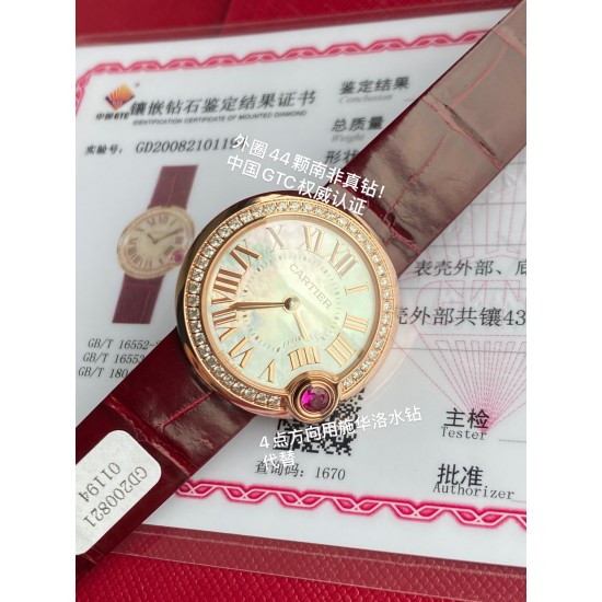 真钻真钻!独家渠道,卡地亚新款白气球系列,44颗小钻为vs南非真钻 18k真金电镀 蓝宝石水晶玻璃镜面 黑色鳄鱼皮表带更衬玫瑰金的光泽。比容易撞款的篮气球耐看多了。表盘尺寸30。不大不小的尺寸。剑形镀金指针 4点钟位置镶嵌施华洛世奇明亮式切割圆钻 有一说一 不来虚的 支持专柜对比,送礼首选,非人为损坏免费保修。 真钻真钻!独家渠道,卡地亚新款白气球系列,44颗小钻为vs南非真钻 18k真金电镀 蓝宝石水晶玻璃镜面 黑色鳄鱼皮表带更衬玫瑰金的光泽。比容易撞款的篮气球耐看多了。表盘尺寸30。不大不小的尺寸。剑形镀金指针 4点钟位置镶嵌施华洛世奇明亮式切割圆钻 有一说一 不来虚的 支持专柜对比,送礼首选,非人为损坏免费保修。