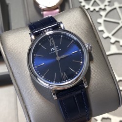 实拍【IWC 2019推出女士全新 Portofino波涛菲诺系列】1⃣️:壳套尺寸34mm/8.8mm采用316精钢材质打磨，每个壳套全程CNC处理所有细节达到完美2⃣️:采用进口日本9015天文台级别经过本厂严格把控 调试 达到零返修稳定性3⃣️:采用瑞士蓝宝石镜面 通透明亮4⃣️字面采用简洁的条丁罗马和表盘十二颗 设计呈现出精致典雅之感5⃣️:表带采用原装快速更换系统 搭配意大利小牛皮皮质柔软细腻:有六种颜色可选(绿色，兰色，黑色，深棕，酒红，粉色)6⃣️:原装表扣采用316精钢材质打磨