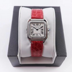 实拍 8848F Panthre de Cartier 卡地亚猎豹手表，华丽而不羁，是Panthre de Cartier猎豹所传达的美学风格。它线条流畅，魅惑动人，柔软服帖于腕间，宛若在肌肤上翩翩起舞。独特的造型彰显成熟优雅、自信动人的女性形象。表壳一体成型，搭配正品使用原装瑞士石英机芯，316L精钢壳套，镶嵌钻石 把头镶嵌一颗合成蓝色尖晶石，镀银表盘，剑形蓝钢指针，100%三度防水，尺寸：27 x 37毫米，22*30毫米，二个尺寸。每块表都有独立的机身编号。