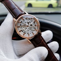 万国--IWC Z2  男士腕表 至臻精品，高雅品位 搭载全自动机械机芯 316L精钢表壳矿物强化玻璃镜面采用进口小牛皮真皮表带尺寸：直径40mm 厚度12mm 三杰精致推荐男士精品机械腕表 精致传承真实效果 SJ品质的保证