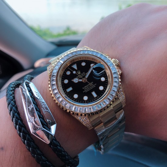 劳力士 ROLEX X43 水鬼系列 纪念款 采用全自动机械机芯•尺寸40mm•搭载兰宝石玻璃•316L三珠钢带•原装保险扣 从来以个性、经典著称的水鬼 披上精镶T钻外衣如超级英雄钢铁侠闪亮登场 三杰精致推荐男士机械腕表 SJ为你精心挑选超真实实物图拍摄 劳力士 ROLEX X43 水鬼系列 纪念款 采用全自动机械机芯•尺寸40mm•搭载兰宝石玻璃•316L三珠钢带•原装保险扣 从来以个性、经典著称的水鬼 披上精镶T钻外衣如超级英雄钢铁侠闪亮登场 三杰精致推荐男士机械腕表 SJ为你精心挑选超真实实物图拍摄