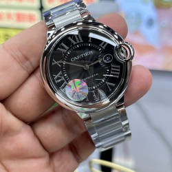 “黑色气球”！Cartier 卡地亚 蓝气球系列 以风格细腻，格调优雅著称，精钢表壳的色泽度使得腕表如气球般轻盈，罗马数字时标在表盘上显得复古深邃，蓝宝石玻璃镜面  烧钢蓝指针！