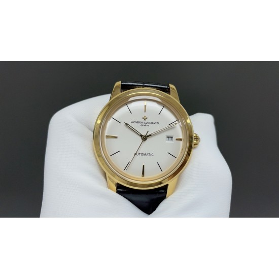 【TW 最新出品爆款推荐 】江诗丹顿Vacheron constantin 经典之美品鉴江诗.丹顿传袭系列腕表!TW制表师团队历时8个月精心设计,敢为人先,力求完美。 款式采用原装9015机芯,每小时振频28800次,零返修质量✅。TW厂独家研发壳套,独家的锅盖玻璃材质!直径40mm,超强3D立体感,超薄工艺。款式表盘上采用经典独家内影作为刻度,更显示出这款腕表的华贵气质。款式搭配意大利牛皮让手腕更贴合舒适 ⌚️江诗丹顿,你终将拥有的腕表 【TW 最新出品爆款推荐 】江诗丹顿Vacheron constantin 经典之美品鉴江诗.丹顿传袭系列腕表!TW制表师团队历时8个月精心设计,敢为人先,力求完美。 款式采用原装9015机芯,每小时振频28800次,零返修质量✅。TW厂独家研发壳套,独家的锅盖玻璃材质!直径40mm,超强3D立体感,超薄工艺。款式表盘上采用经典独家内影作为刻度,更显示出这款腕表的华贵气质。款式搭配意大利牛皮让手腕更贴合舒适 ⌚️江诗丹顿,你终将拥有的腕表