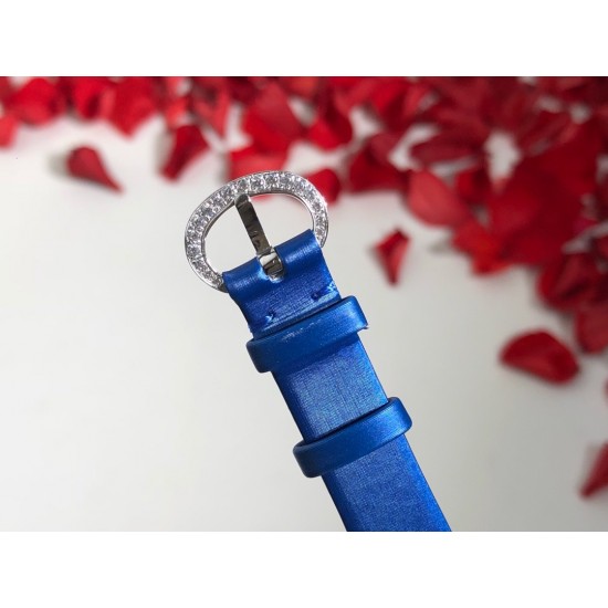 实拍 萧邦Happy Diamonds系列特别款 枫叶美丽并寓意着坚毅精神!即代表永恒爱情送给恋人,也代表对美好的回忆,可送给一路陪伴的朋友,还代表一种岁月的轮回。1比1超前做工同步首发!表面配置三块蓝宝石防刮玻璃,瑞士朗达机芯,尺寸:外径34mm内径14mm。表带14✖️12。 实拍 萧邦Happy Diamonds系列特别款 枫叶美丽并寓意着坚毅精神!即代表永恒爱情送给恋人,也代表对美好的回忆,可送给一路陪伴的朋友,还代表一种岁月的轮回。1比1超前做工同步首发!表面配置三块蓝宝石防刮玻璃,瑞士朗达机芯,尺寸:外径34mm内径14mm。表带14✖️12。
