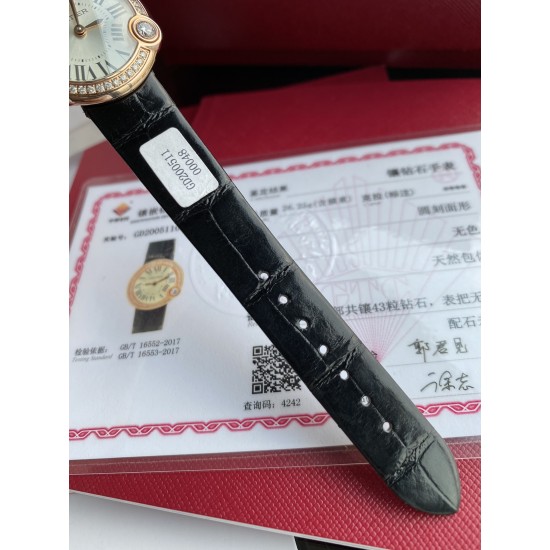 真钻真钻!独家渠道,卡地亚新款白气球系列,44颗小钻为vs南非真钻 18k真金电镀 蓝宝石水晶玻璃镜面 黑色鳄鱼皮表带更衬玫瑰金的光泽。比容易撞款的篮气球耐看多了。表盘尺寸30。不大不小的尺寸。剑形镀金指针 4点钟位置镶嵌施华洛世奇明亮式切割圆钻 有一说一 不来虚的 支持专柜对比,送礼首选,非人为损坏免费保修。 真钻真钻!独家渠道,卡地亚新款白气球系列,44颗小钻为vs南非真钻 18k真金电镀 蓝宝石水晶玻璃镜面 黑色鳄鱼皮表带更衬玫瑰金的光泽。比容易撞款的篮气球耐看多了。表盘尺寸30。不大不小的尺寸。剑形镀金指针 4点钟位置镶嵌施华洛世奇明亮式切割圆钻 有一说一 不来虚的 支持专柜对比,送礼首选,非人为损坏免费保修。